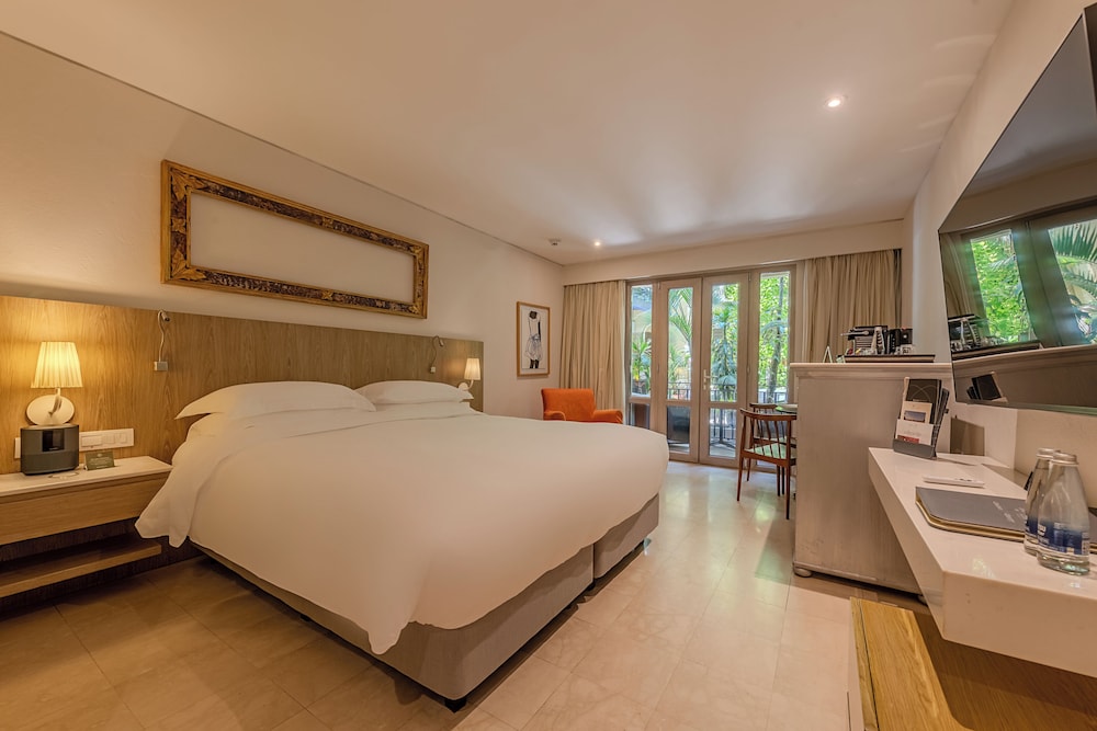 Habitación Superior con 1 cama king size, balcón o terraza y vistas al jardín del hotel Sofitel Legend Santa Clara Cartagena. Foto 1
