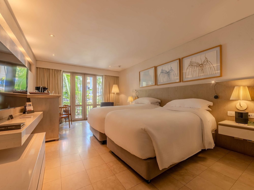 Habitación Superior con 2 camas individuales, terraza y vistas al jardín del hotel Sofitel Legend Santa Clara Cartagena