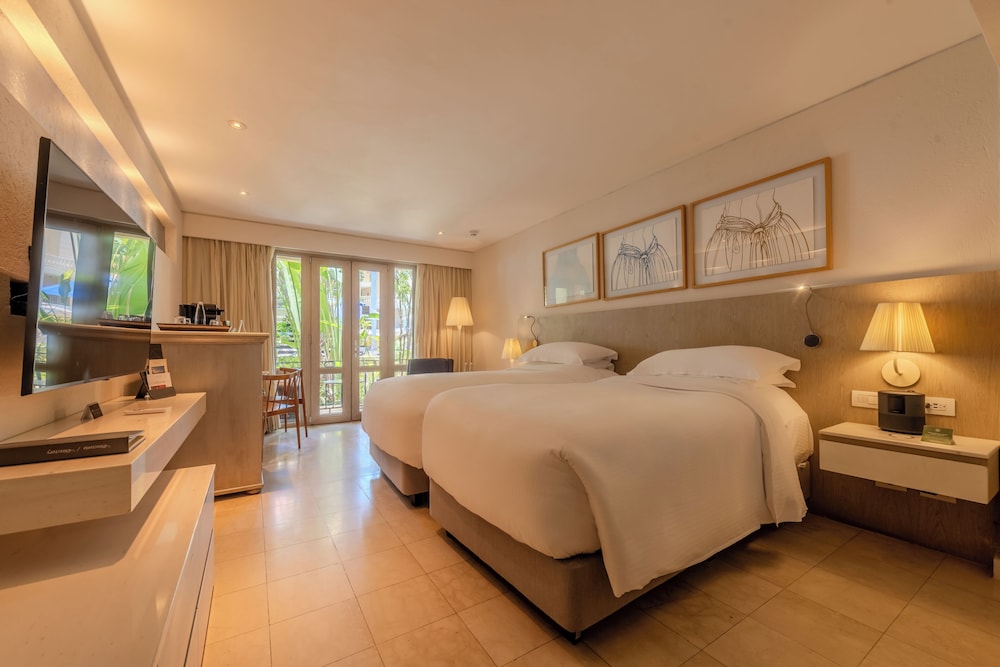 Habitación Superior con 2 camas individuales, terraza y vistas al jardín del hotel Sofitel Legend Santa Clara Cartagena. Foto 4
