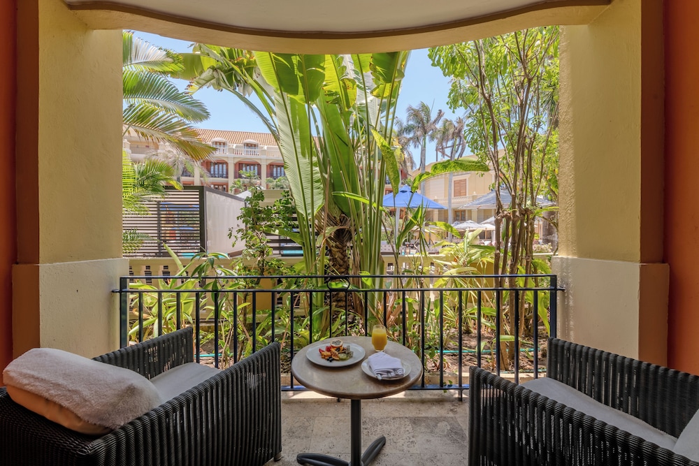 Habitación Superior con 2 camas individuales, terraza y vistas al jardín del hotel Sofitel Legend Santa Clara Cartagena. Foto 19