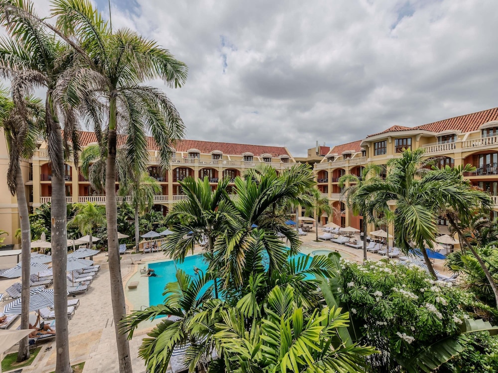 Habitación Superior con 2 camas individuales, balcón y vistas a la piscina del hotel Sofitel Legend Santa Clara Cartagena. Foto 10