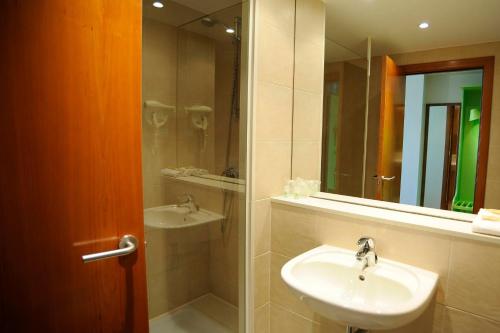 Twin room del hotel Travelodge BCN Cornella Fira. Foto 11