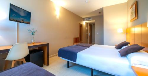 Habitación Doble con Cama supletoria del hotel La City Estación. Foto 4