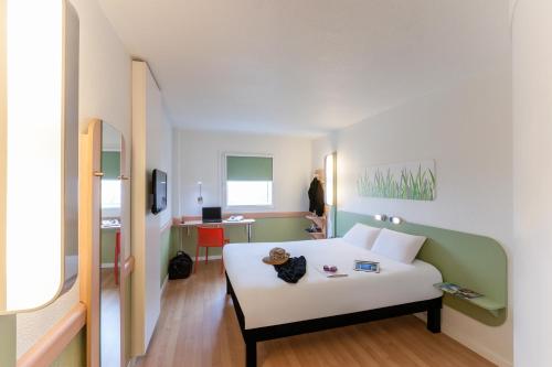 Habitación Doble del hotel Ibis Budget Valencia Aeropuerto. Foto 6