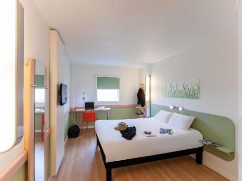 Habitación Doble del hotel Ibis Budget Valencia Aeropuerto. Foto 3