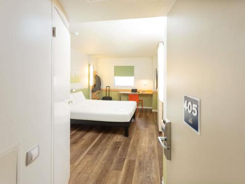 Habitación Doble del hotel Ibis Budget Valencia Aeropuerto. Foto 6