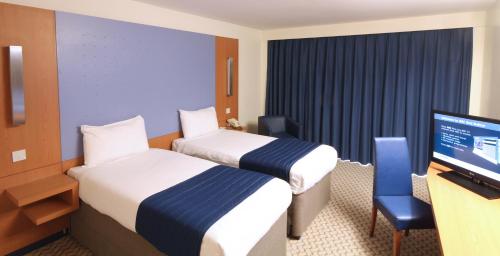 Habitación Doble - 2 camas del hotel Ramada By Wyndham London North M1