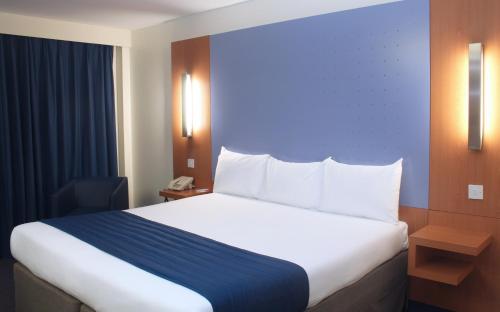 Habitación Doble del hotel Ramada By Wyndham London North M1. Foto 1