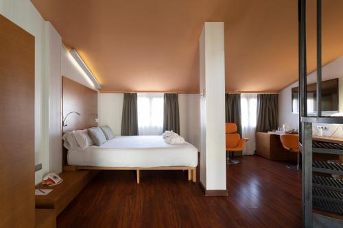 Habitación Doble con terraza del hotel Petit Palace Plaza Málaga. Foto 6