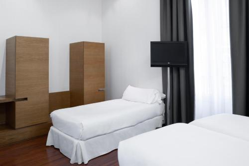 Habitación Triple del hotel Petit Palace Plaza Málaga. Foto 2