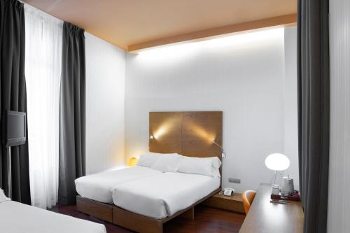 Habitación Triple del hotel Petit Palace Plaza Málaga. Foto 3