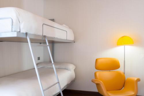 Habitación cuádruple del hotel Petit Palace Plaza Málaga. Foto 1