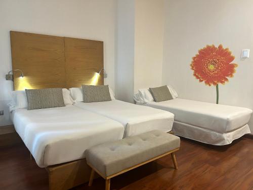 Habitación Cuadruple Superior del hotel Petit Palace Plaza Málaga. Foto 1
