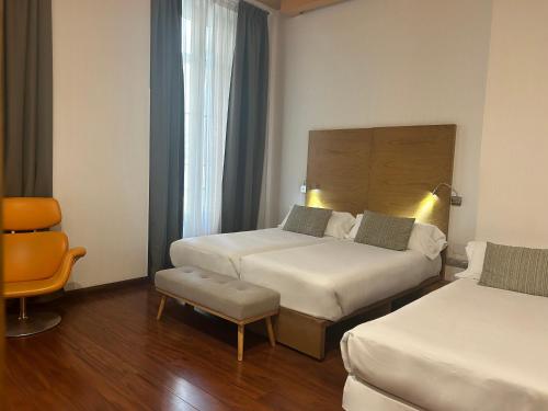Habitación Cuadruple Superior del hotel Petit Palace Plaza Málaga. Foto 2