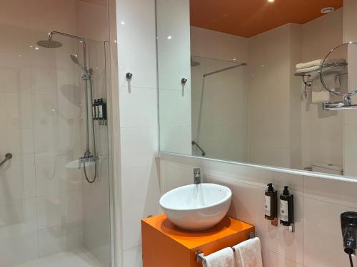 Habitación Cuadruple Superior del hotel Petit Palace Plaza Málaga. Foto 5