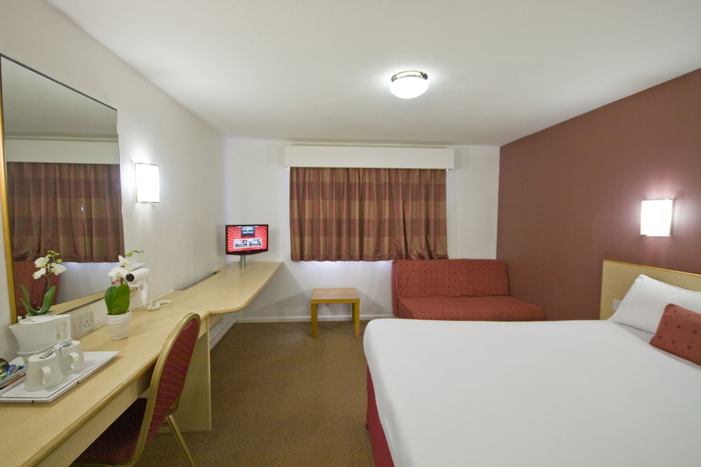Habitación, 1 cama doble, no fumadores del hotel Days Inn London Stansted Airport. Foto 1