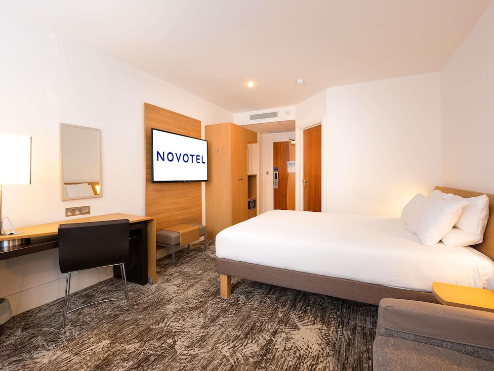 Habitación Estándar con cama Queen + sofá cama del hotel Novotel Cardiff Centre