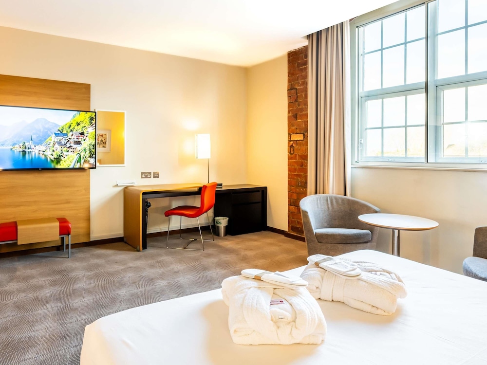 Habitación Ejecutiva con cama Queen del hotel Novotel Cardiff Centre