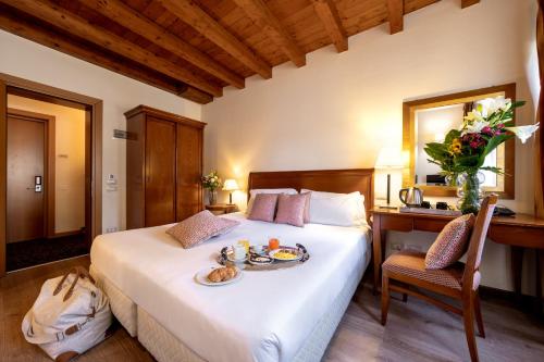 Habitación Doble Estándar - 1 o 2 camas del hotel Venice Resort Airport. Foto 9