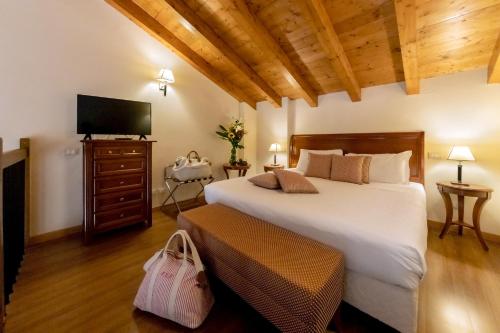 Habitación Superior con cama extragrande del hotel Venice Resort Airport. Foto 11