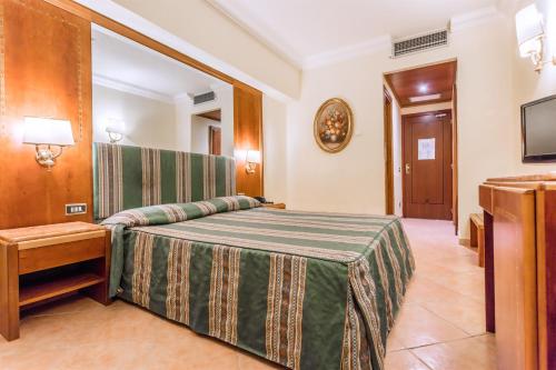 Habitación Doble Estándar - 1 o 2 camas del hotel Raeli Archimede. Foto 6