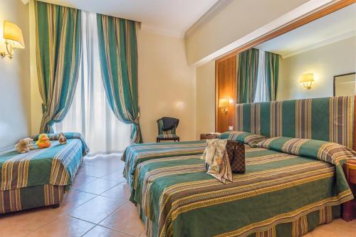 Habitación Triple del hotel Raeli Archimede. Foto 4