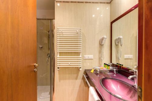 Habitación Triple del hotel Augusta Lucilla Palace. Foto 3