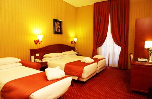 Habitación Triple del hotel Augusta Lucilla Palace. Foto 6