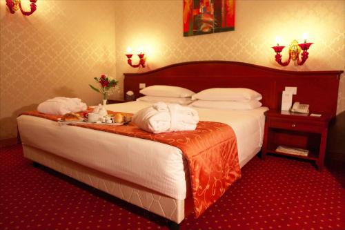 Habitación cuádruple del hotel Augusta Lucilla Palace. Foto 9