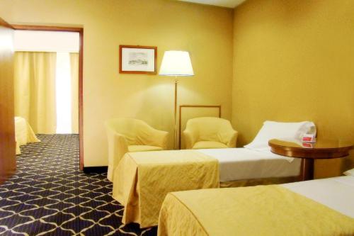 Habitación Familiar Estándar del hotel Ramada By Wyndham Naples. Foto 2