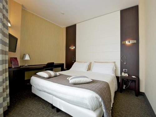 Habitación Doble Superior del hotel Mercure Bergamo Aeroporto. Foto 3
