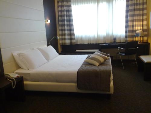 Habitación Doble Superior del hotel Mercure Bergamo Aeroporto. Foto 5