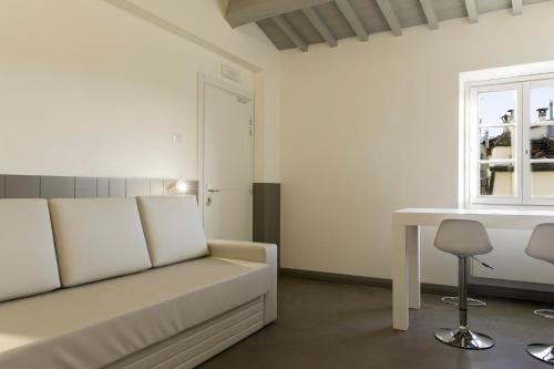 Suite Con Cocina 1 Cama king 1 habitación Vista ciudad Sofá Cama incluido Normal del hotel PALAZZO DEI CIOMPI. Foto 4