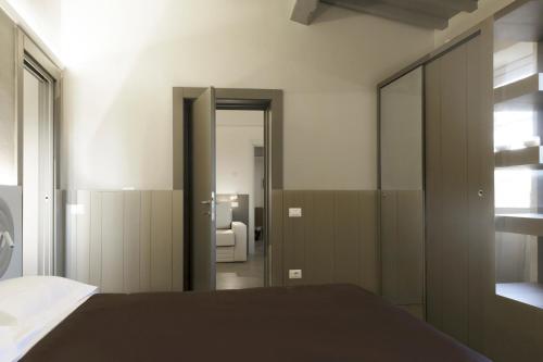 Suite Con Cocina 1 Cama king 1 habitación Vista ciudad Sofá Cama incluido Normal del hotel PALAZZO DEI CIOMPI. Foto 6