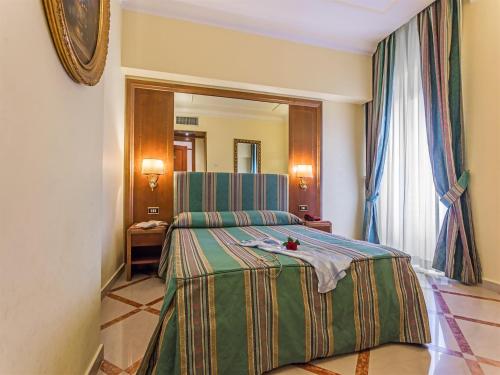 Habitación Doble Estándar - 1 o 2 camas del hotel Raeli Noto. Foto 10