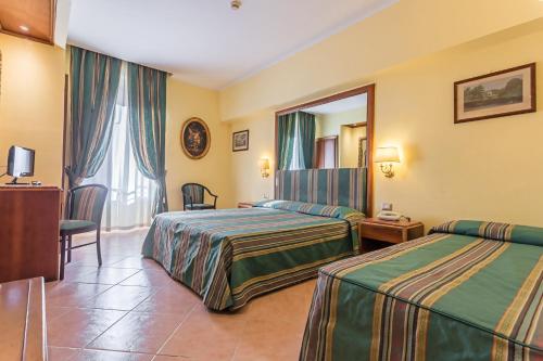 Habitación Triple del hotel Raeli Noto. Foto 4