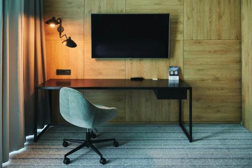 Suite Junior del hotel Courtyard By Marriott Warsaw Airport. Foto 6