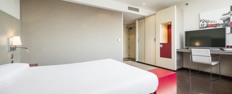 Habitación doble Accesible del hotel Ilunion Barcelona. Foto 1