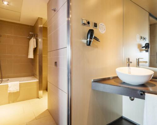 Habitación Doble Superior del hotel Ilunion Barcelona. Foto 12