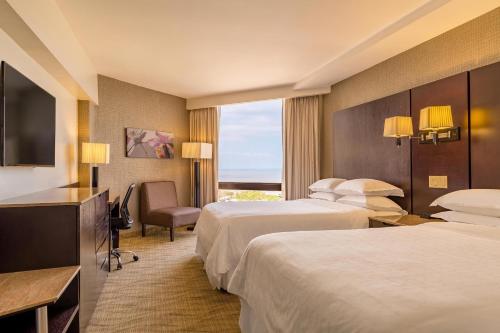 Habitación Deluxe con vistas a la ciudad - 2 camas grandes del hotel Sheraton Grand Panama. Foto 4