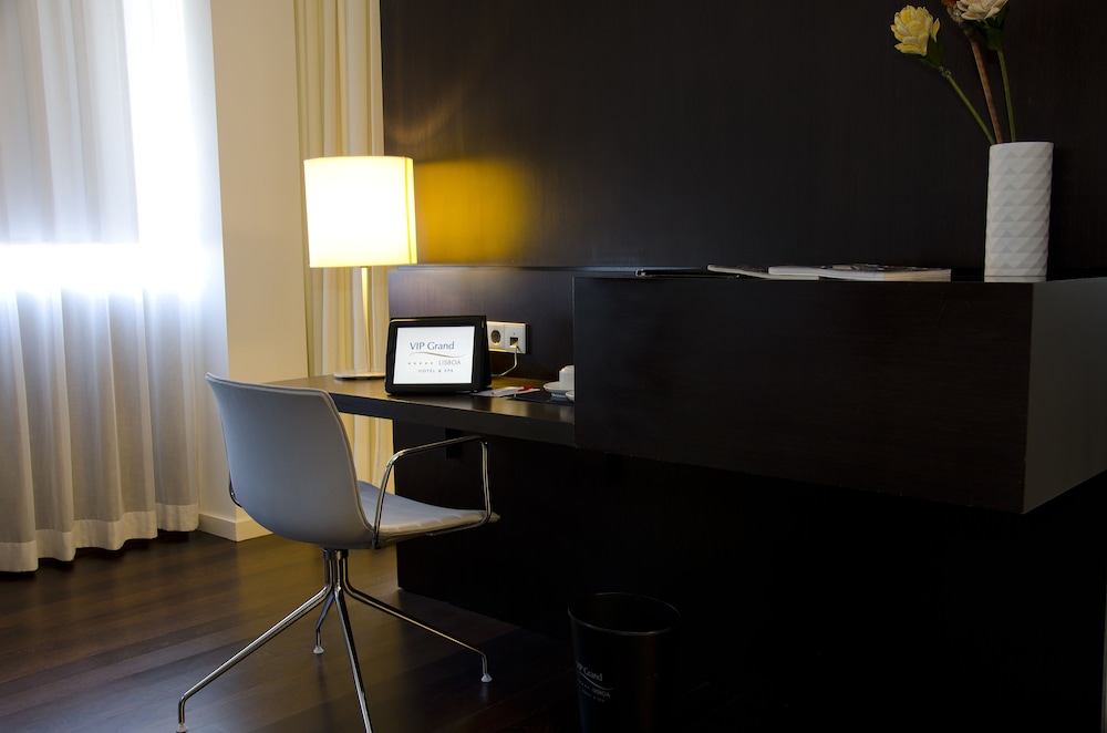 Habitación estándar con 2 camas individuales del hotel Vip Grand Lisboa. Foto 1