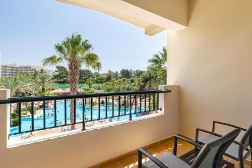 Habitación Familiar Plus con vistas a la piscina del hotel 3hb Guarana - All Inclusive