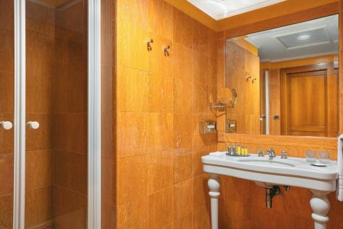 Suite Executive con acceso al salón del hotel Rome Marriott Park. Foto 2
