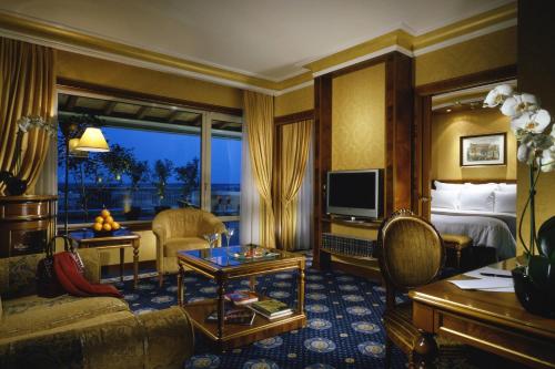Suite Executive con acceso al salón del hotel Rome Marriott Park. Foto 3