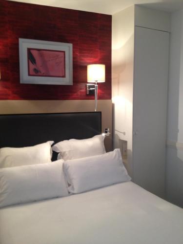 Habitación Doble Estándar del hotel Elysées Flaubert. Foto 4