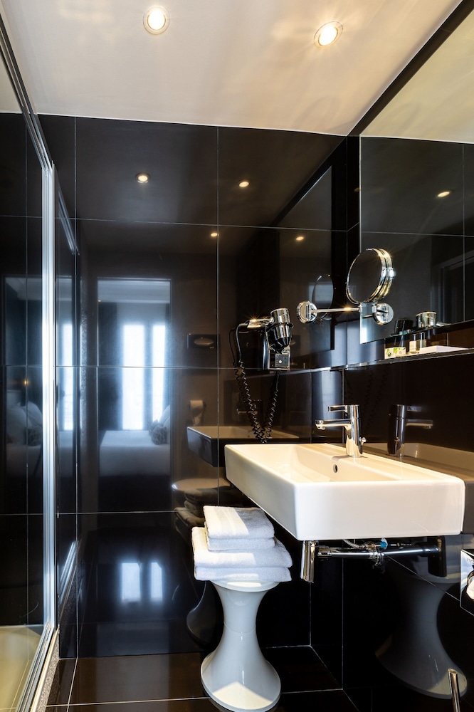 Habitación estándar con 2 camas individuales del hotel Diva Opera. Foto 3