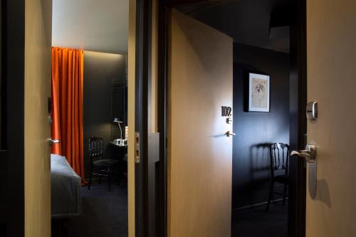 2 Habitaciones Dobles Contiguas del hotel Le Chat Noir. Foto 2