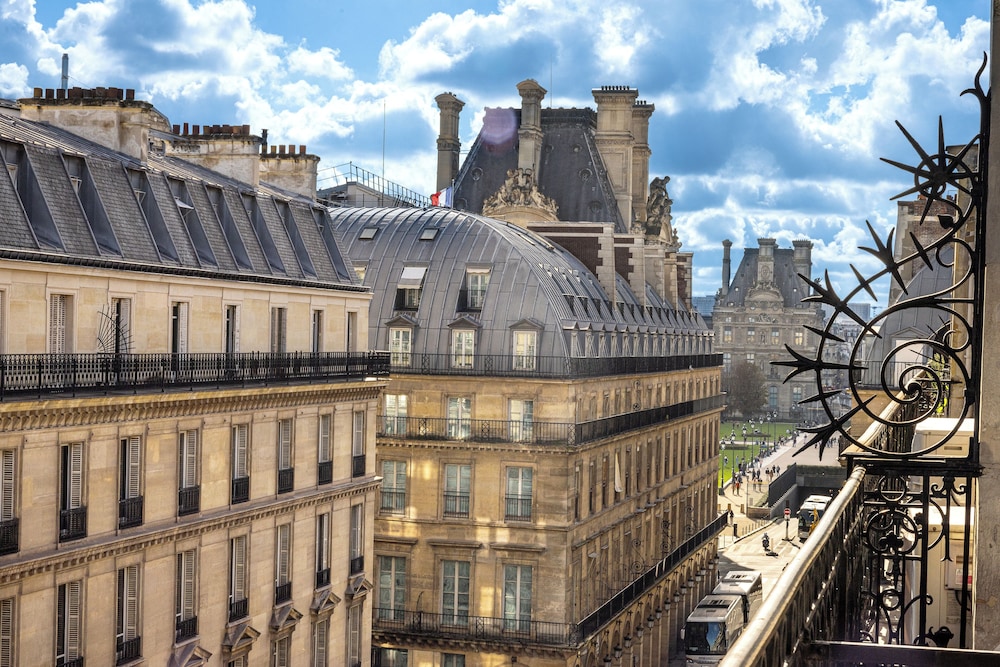 Habitación Deluxe, balcón del hotel Lumen Paris Louvre. Foto 5