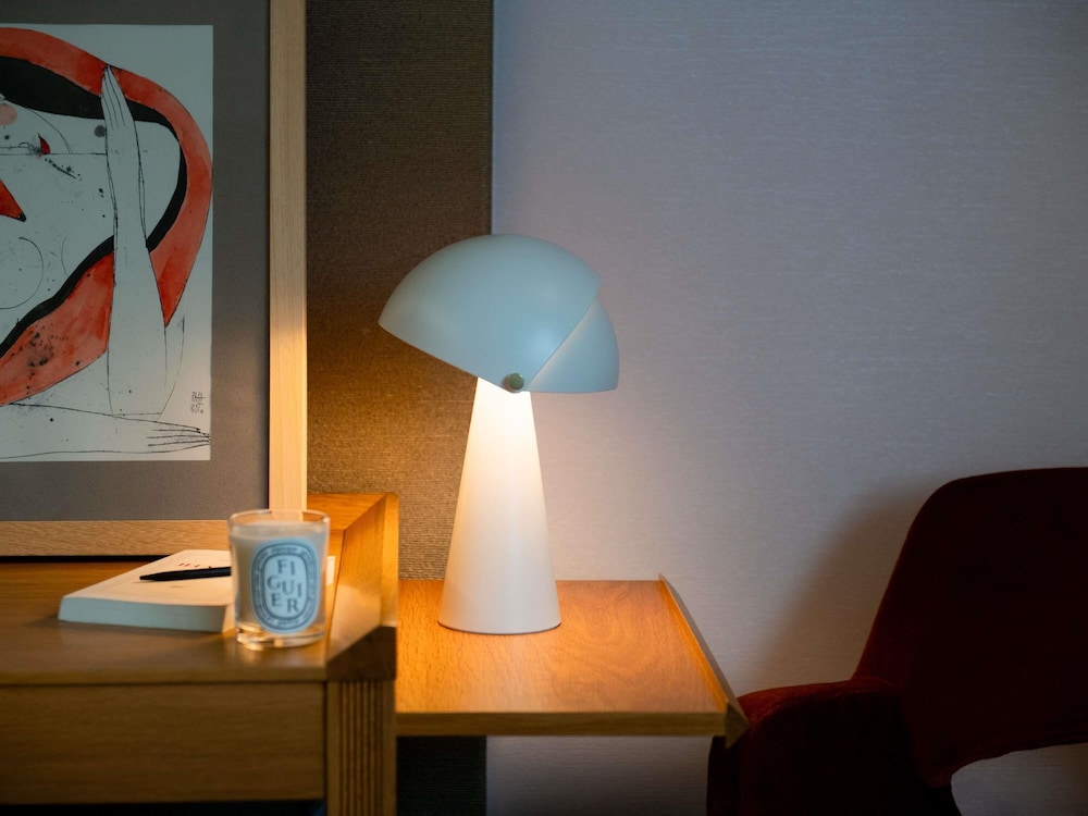 Habitación estándar con vistas a la ciudad y cama king size del hotel Parc Beaumont Hotel & Spa Pau MGallery Collection. Foto 5