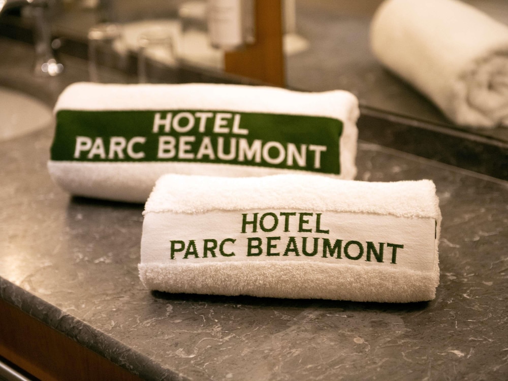 Habitación estándar con vistas a la ciudad y cama doble, para personas con movilidad reducida del hotel Parc Beaumont Hotel & Spa Pau MGallery Collection. Foto 6